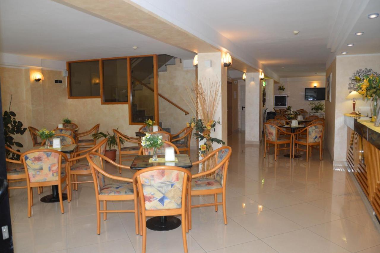 Hotel Karin Marebello Екстер'єр фото