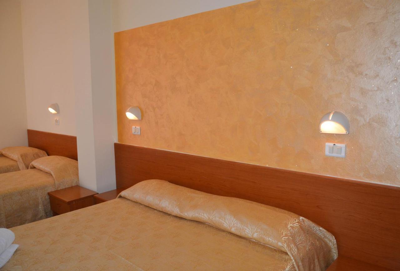 Hotel Karin Marebello Екстер'єр фото