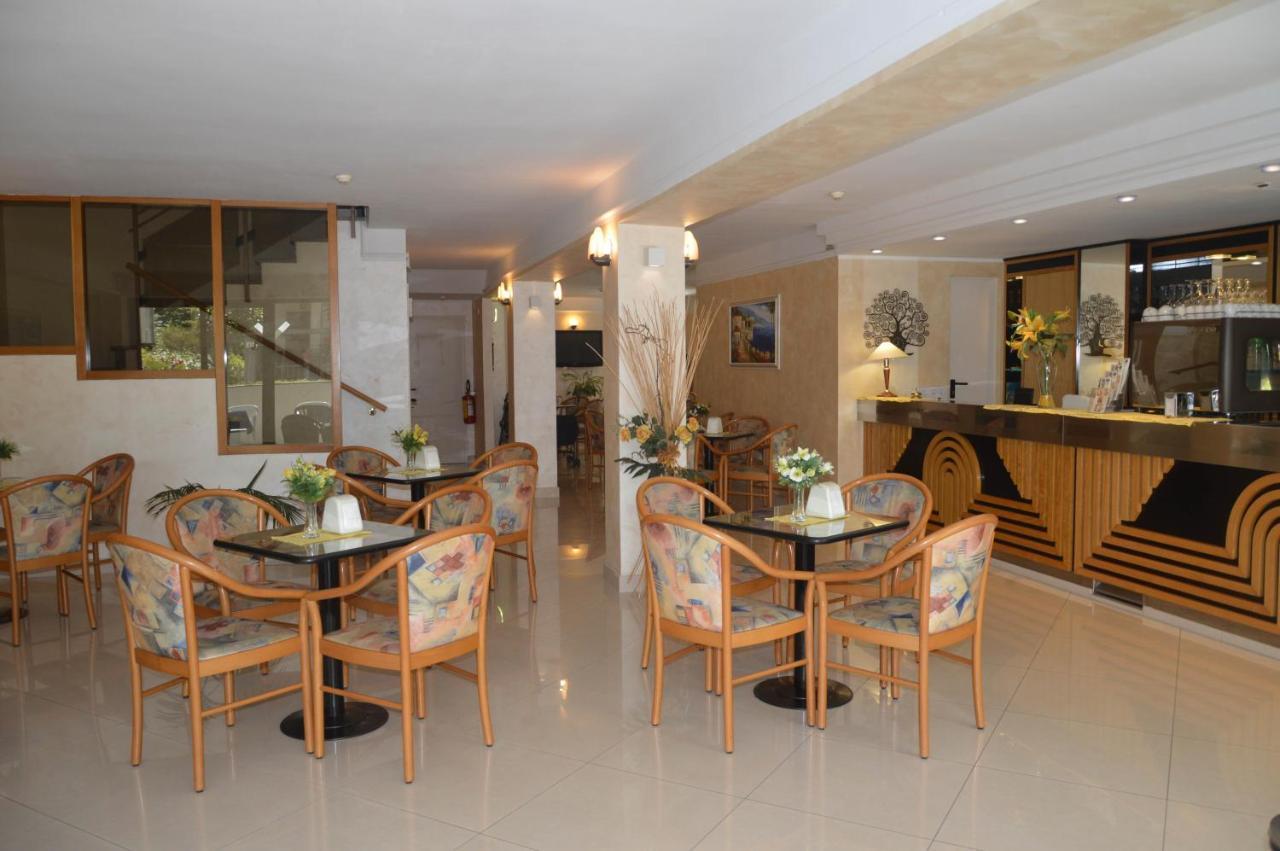 Hotel Karin Marebello Екстер'єр фото