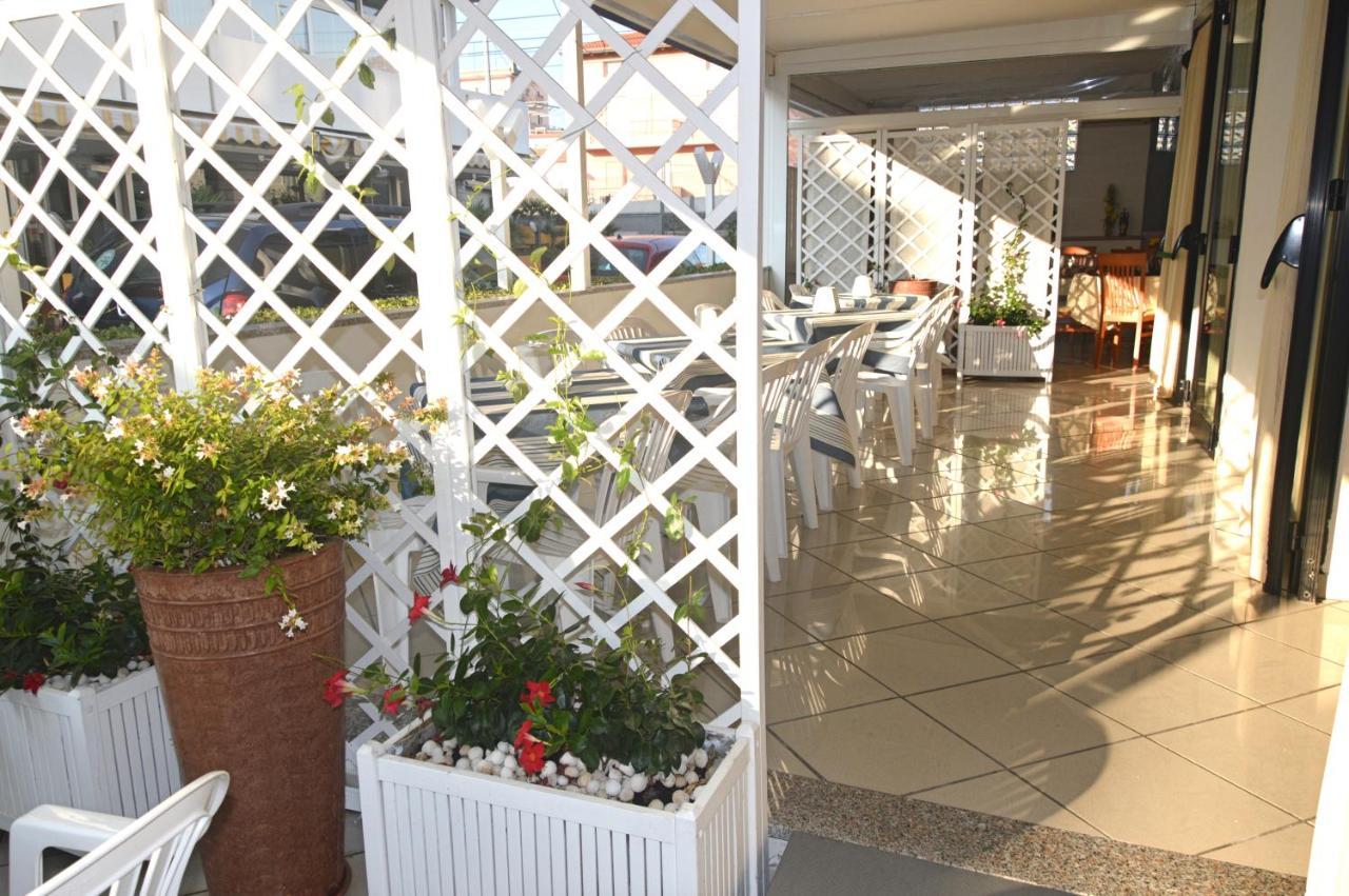 Hotel Karin Marebello Екстер'єр фото