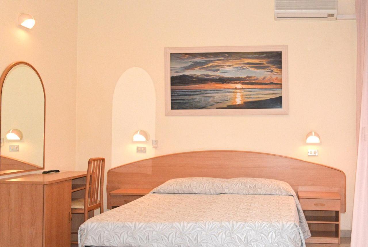 Hotel Karin Marebello Екстер'єр фото