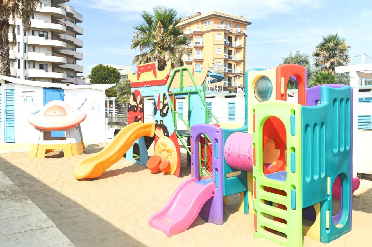 Hotel Karin Marebello Екстер'єр фото