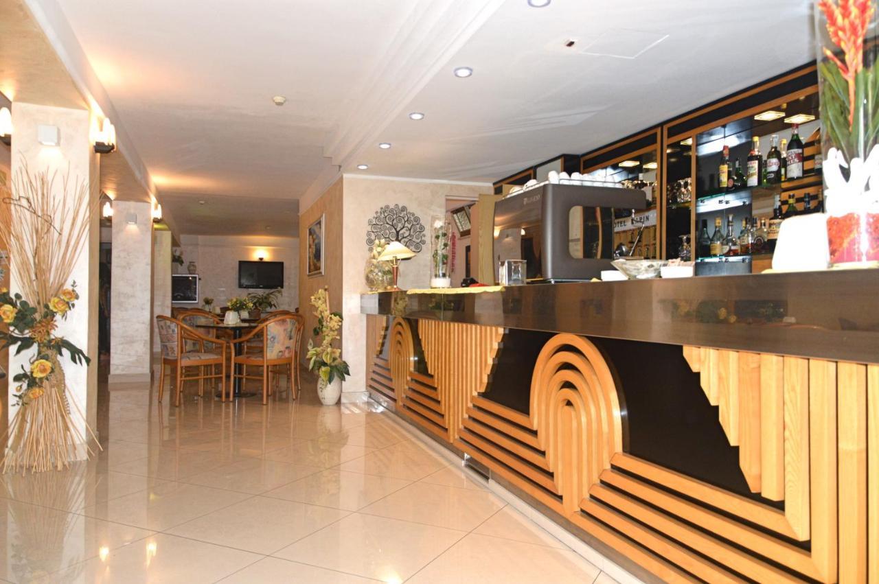 Hotel Karin Marebello Екстер'єр фото