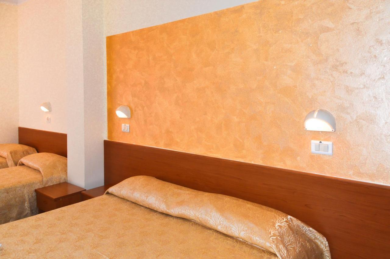 Hotel Karin Marebello Екстер'єр фото