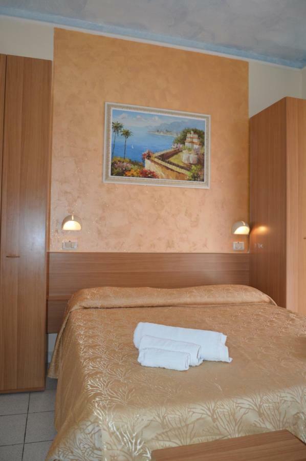 Hotel Karin Marebello Екстер'єр фото