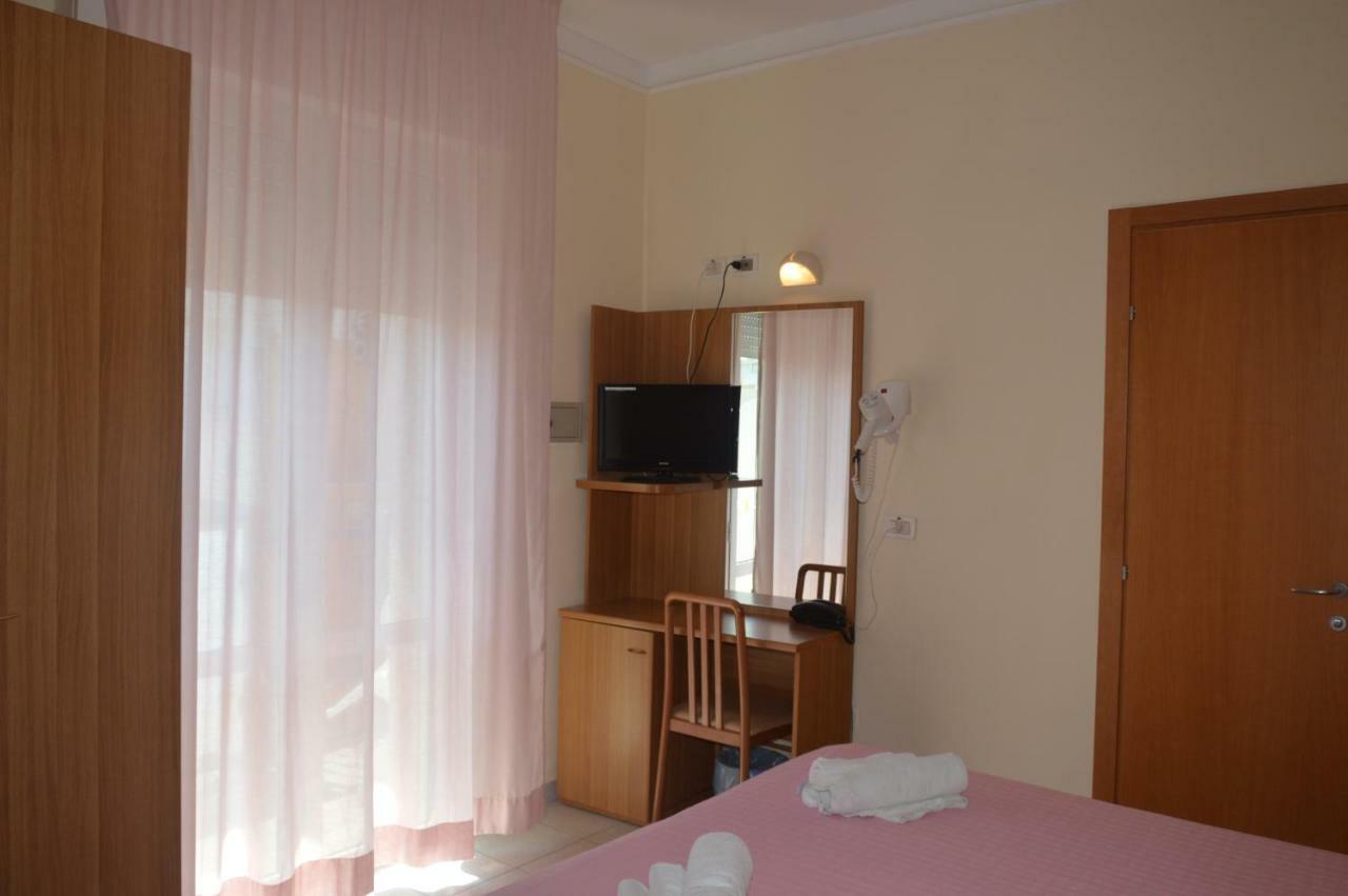 Hotel Karin Marebello Екстер'єр фото