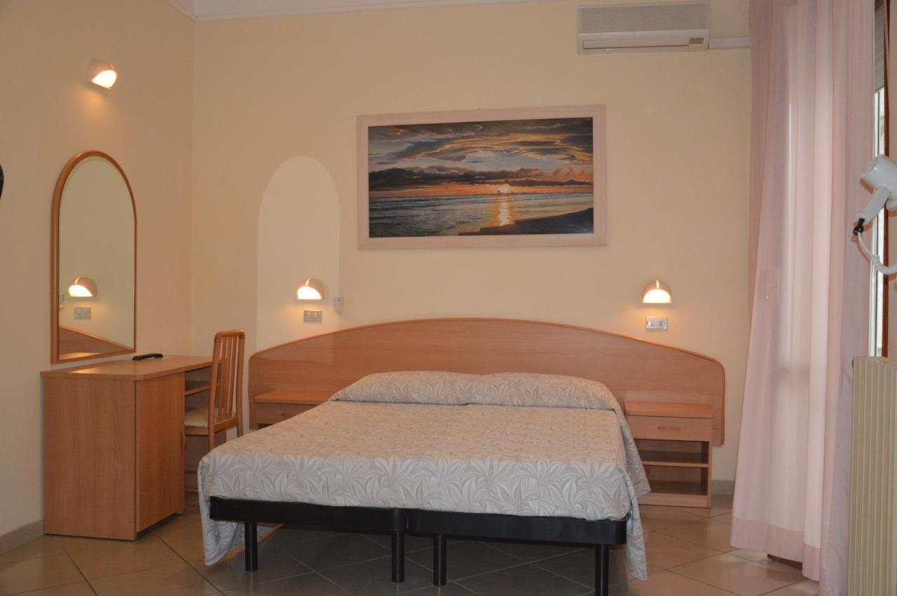 Hotel Karin Marebello Екстер'єр фото